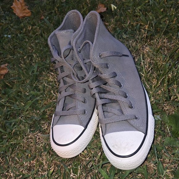 Converse Shoes - LIKE NEW Converse Chuck Taylor ALL Star Sneakers